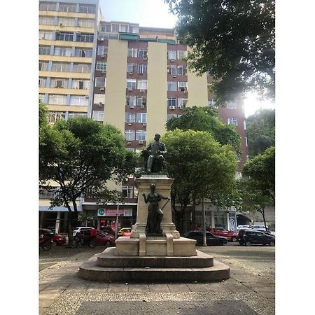 Copacabana Rua Tranquila E Arborizada Perto De Tudo Posto 2 Рио-де-Жанейро Экстерьер фото