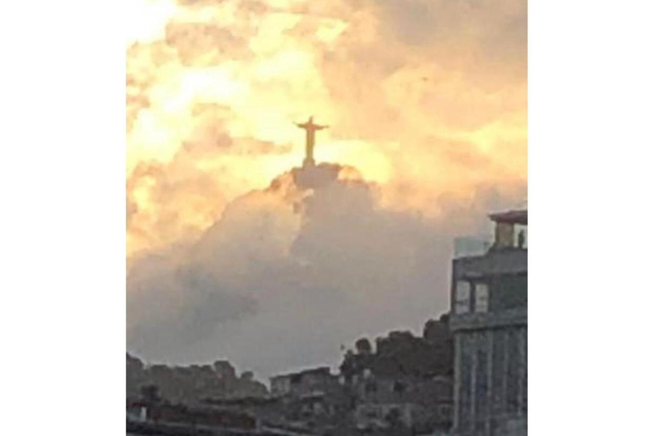 Copacabana Rua Tranquila E Arborizada Perto De Tudo Posto 2 Рио-де-Жанейро Экстерьер фото